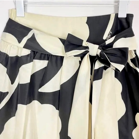 Lilly Pulitzer Party Skirt in Black Soirée Print w/ Removable Self-Tie Sash Bow - Picture 2 of 12